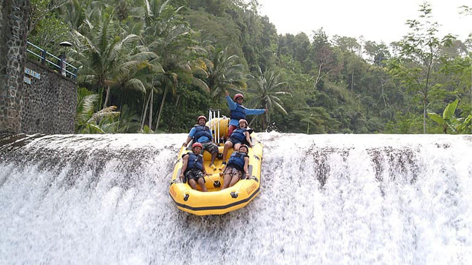 Arung Jeram Telaga Waja Bali Timur